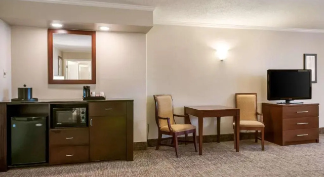 Люкс Comfort Inn & Suites At Copeland Tower