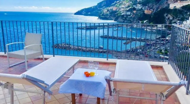 Rooftop flat in Amalfi Central "Panoramic view, Near the beach,Terrace "