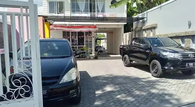 Khayyira Guest House Syariah & Resto, Rezervați Pensiune Hoteluri în Lumajang cu parcare, Parcare