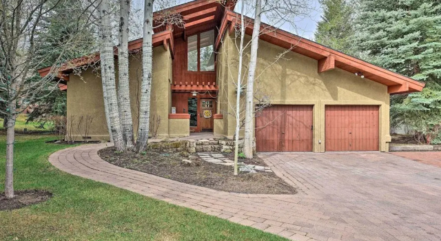 Коттедж Luxe Sun Valley Retreat w/ Hot Tub, 3 Mi to Resort