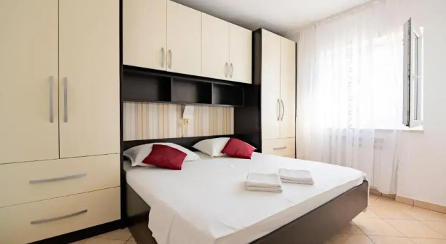 Apartments Matić, Забронировать Апартаменты/квартира Рогозница Шибенско-Книнская жупания