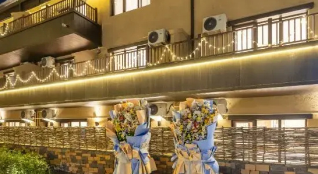 Floral Baihe Left Bank Homestay (Changbai Mountain North Slope Distribution Center Enduli), Prenota Hotel Baohulinzhan 