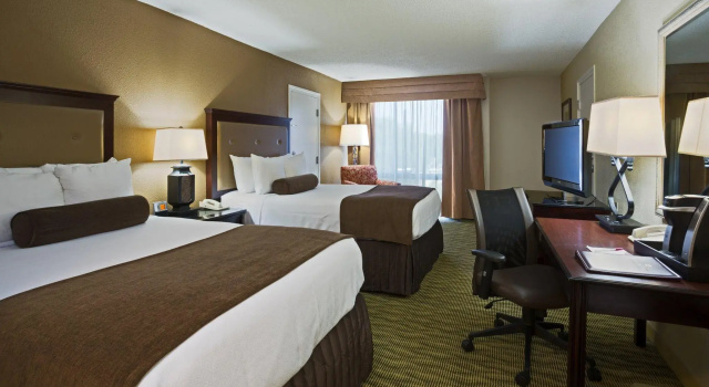 Четырёхместный номер Standard Crowne Plaza Hotel Jacksonville Airport/I-95N by IHG
