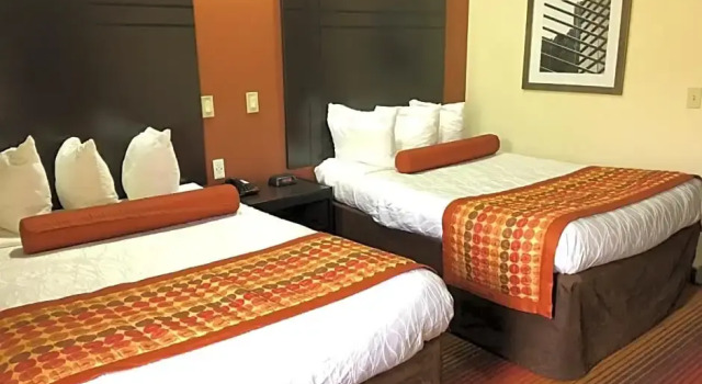 Люкс Deluxe Red Roof Inn & Suites Clinton, MS