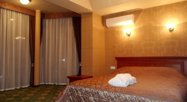 H & K Imperial Plus Hotel, Забронировать Отель Виноградов Закарпатская область