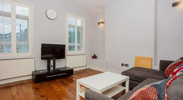 1 Bedroom Apartment in Heart of Shepherd's Bush Accommodates 4, Забронировать Апартаменты/квартира Хаммерсмит и Фулхэм Лондон