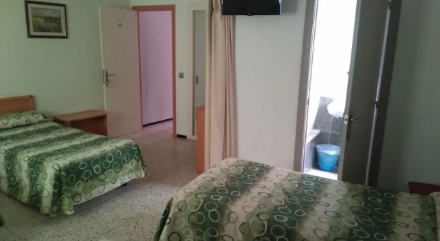 Hostal Santa Clara, Забронировать Отель Л'Эстартит Baix Empordà, рядом с Platja