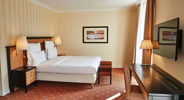 Двухместный полулюкс с балконом и с видом на горы Steigenberger Icon Grandhotel Belvédère