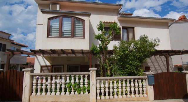 Apartments Enna, Đặt Căn hộ Khách sạn tại Losinj có Bãi đậu xe, Bãi đậu xe