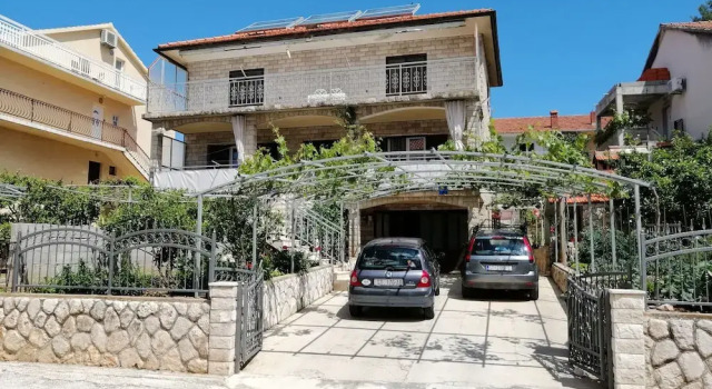 Apartments Emmas studio, Забронировать Апартаменты/квартира Отели в центре Стариград, в центре