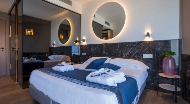Двухместный номер Superior с балконом и с частичным видом на море Hotel Michelangelo