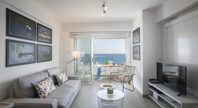 Mackenzie Zoe Seafront Suite, Rezerwuj Apartament Larnaka Larnaka