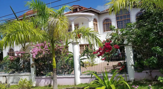 Sweetsop Jamaica Villa and Tour, Забронировать Вилла Отели Окрестностей Монтего-Бей с парковкой, Парковка