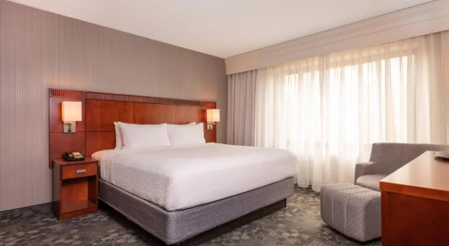 Двухместный люкс с 2 комнатами Courtyard by Marriott Newark-University of Delaware