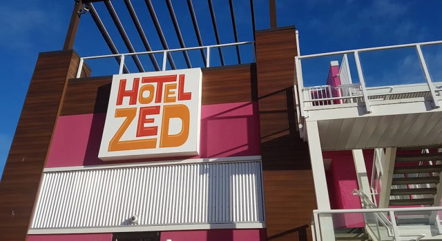 Abbott Villa on the lake (closed - visit new business Hotel Zed), Забронировать Отель Келоуна Горнолыжный курорт Биг-Уайт