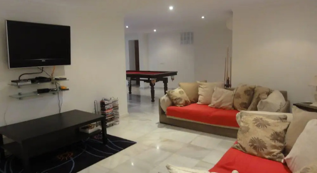 Spacious 5 bed Villa With Private Garden and Pool Close to Puerto Banusmarbella, Забронировать Вилла Марбелья Коста-дель-Соль