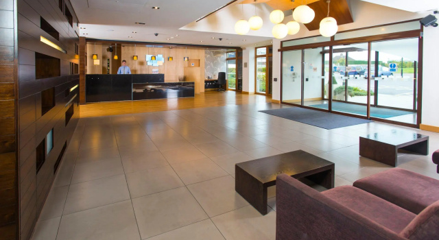 Holiday Inn Express London-Epsom Downs by IHG, 予約 ホテル エプソム Surrey