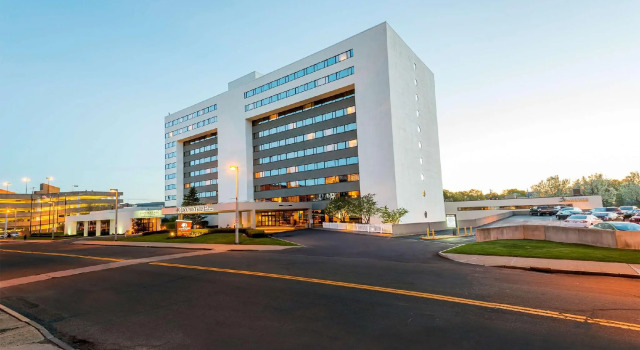 DoubleTree by Hilton Binghamton, Забронировать Отель Бингемтон Штат Нью-Йорк