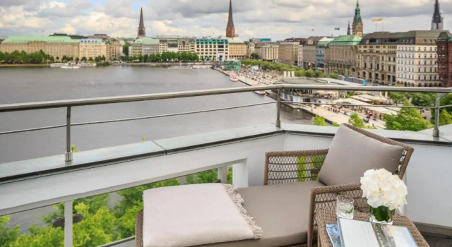 Двухместный номер Deluxe с балконом Fairmont Hotel Vier Jahreszeiten