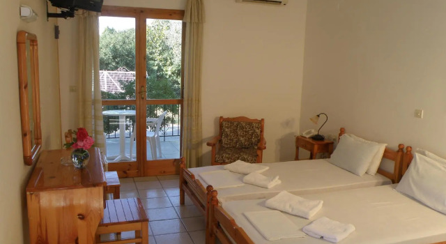 Hotel Petit Village, Varaa Hotelli Eretria 