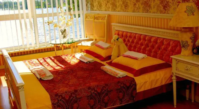 Ant ežero kranto, Rezervovat Hotel Trakai Vilnius