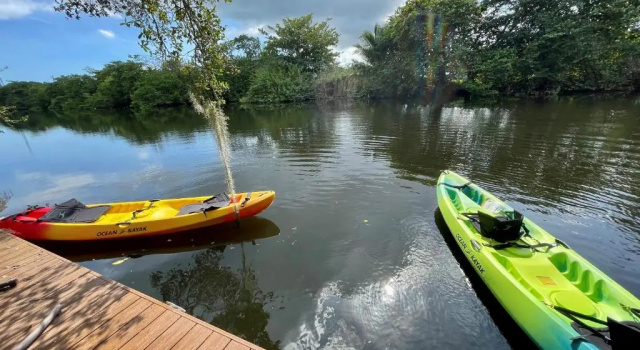 Коттедж RIVER to BEACH 3 R 2 B Family and Pet Heated pool Airport Downtown Beach K2