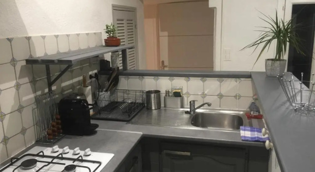 APPARTEMENT T2 avec TERRASSE ds maison de village pres d avignon