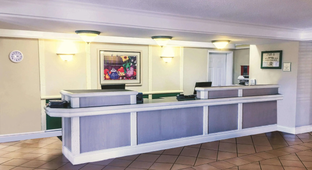 La Quinta Inn Moline Airport, Book Hotel Davenport 