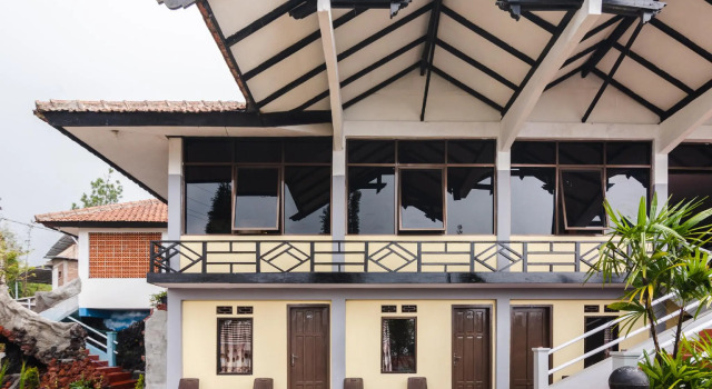 OYO 1852 Intan Bromo Homestay, Boek Hotel Pasuruan East Java
