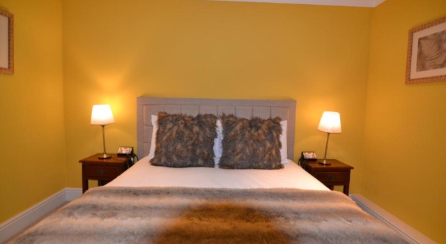 Полулюкс Angel and Royal Hotel