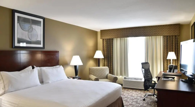 Номер Standard Holiday Inn Express Hotel & Suites St. Charles by IHG