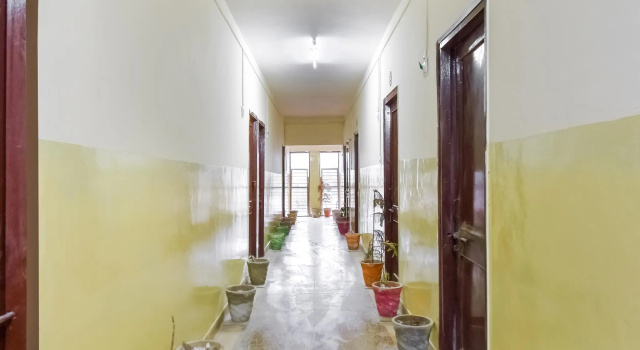 SPOT ON 49886 Hotel Ratan