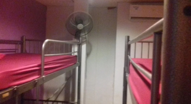 Четырёхместный номер Standard Submarine Guest House Central Market - Hostel