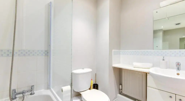 Апартаменты Comfortable ground floor flat sleeps up to 4 with private parking by Sussex Short Lets