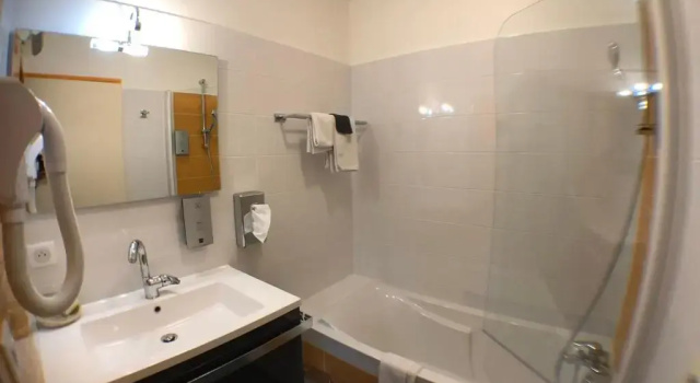 Двухместный номер Standard Logis Auvhôtel