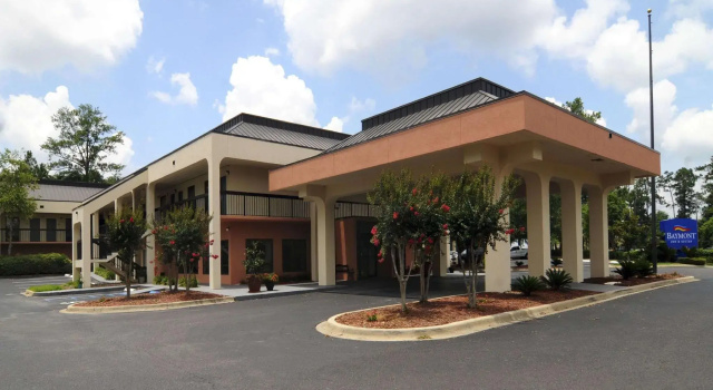 Кровать в общем номере Baymont by Wyndham Tallahassee