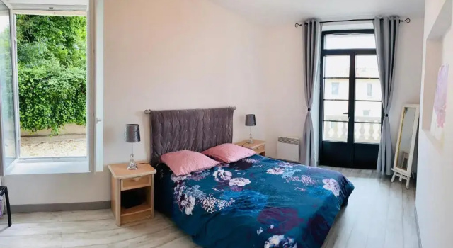 Appartement cour ancienne abbaye, Забронировать Апартаменты/квартира Апартаменты Сент-Астье, Апартаменты/квартира