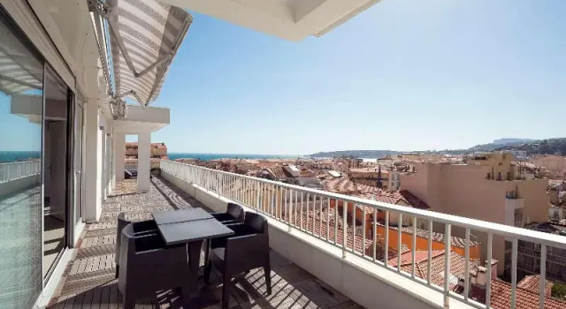 Двухместный номер Standard с балконом и с красивым видом из окна Ibis Styles Menton Centre