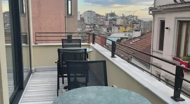 Suite Aleksandr Pera Hotel