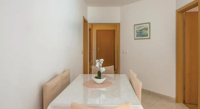 Beautiful Home in Makarska With Wifi and 2 Bedrooms