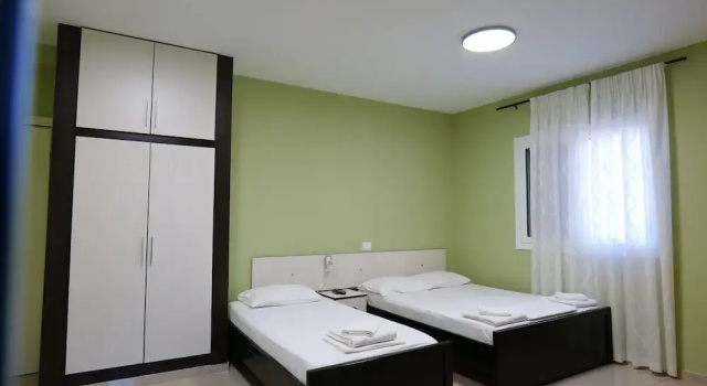 Трёхместный номер Standard с балконом Hotel Jali