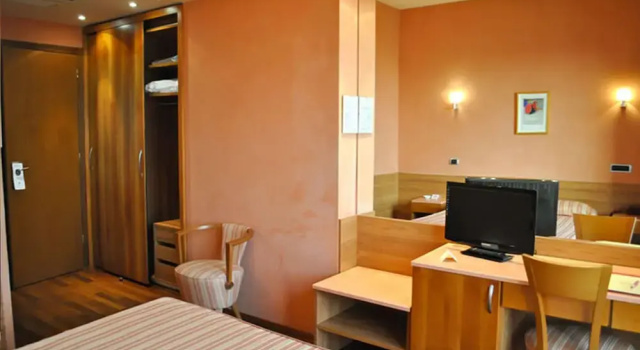 Двухместный номер Standard с балконом SenB Hotel
