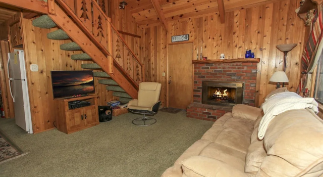Mountain Chalet, Забронировать Шале Отели San Bernardino Mountains с парковкой, Парковка