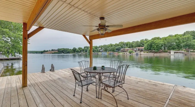 Коттедж с 3 комнатами с балконом Bella Vista Home w/ Kayaks & Deck on Loch Lomond!