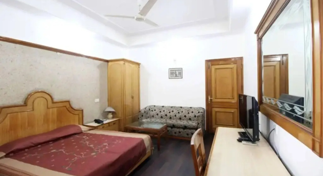 Hotel Kochar International, Забронировать Отель Отели Нью-Дели с парковкой, рядом с Embassy of France, Парковка