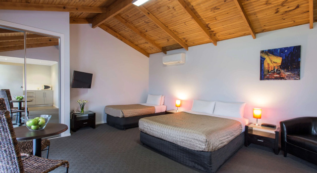Трёхместный номер Standard Best Western Colonial Village Motel