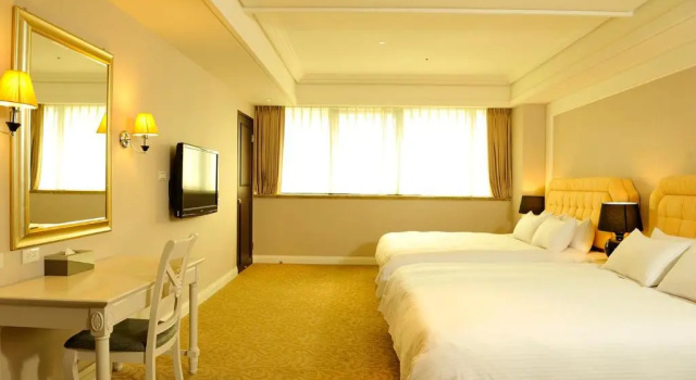 Четырёхместный номер Deluxe Asia Emperor Hotel