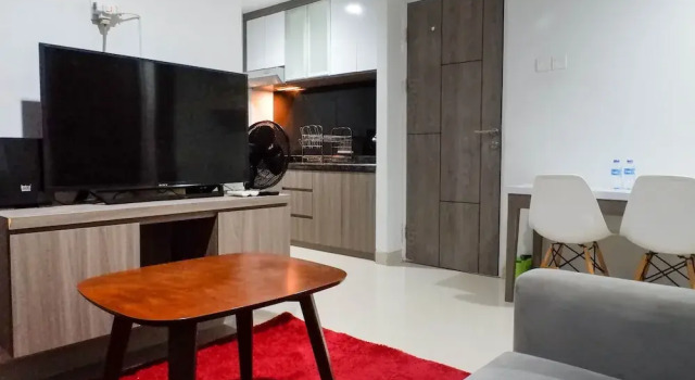 Best Price 2Br With Pool View Apartment At Taman Melati Surabaya, Rezervați Apartament Hoteluri în East Java cu parcare, Parcare