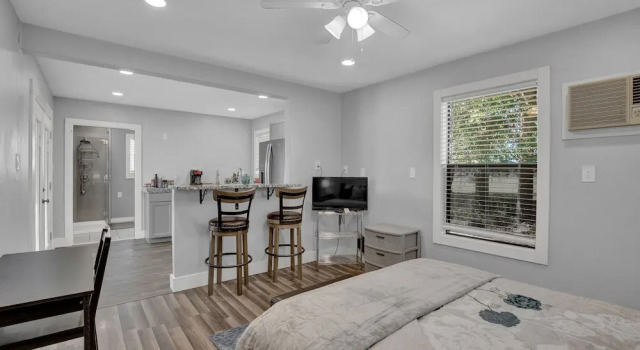 682 Old Comfort Rd, Забронировать Отель Отели Фредериксберг с парковкой, Парковка