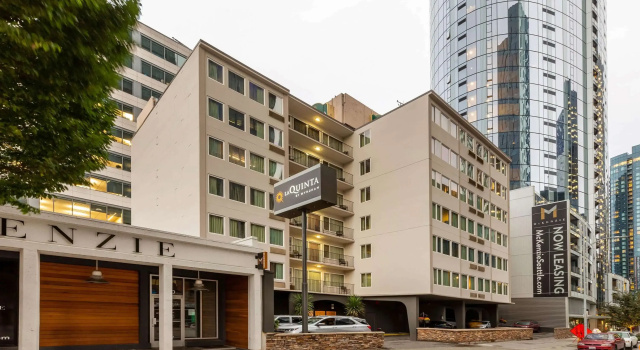 La Quinta by Wyndham Seattle Downtown, Забронировать Отель Саут-Лейк-Юнион Сиэтл, рядом с Башня «Спейс-Нидл»